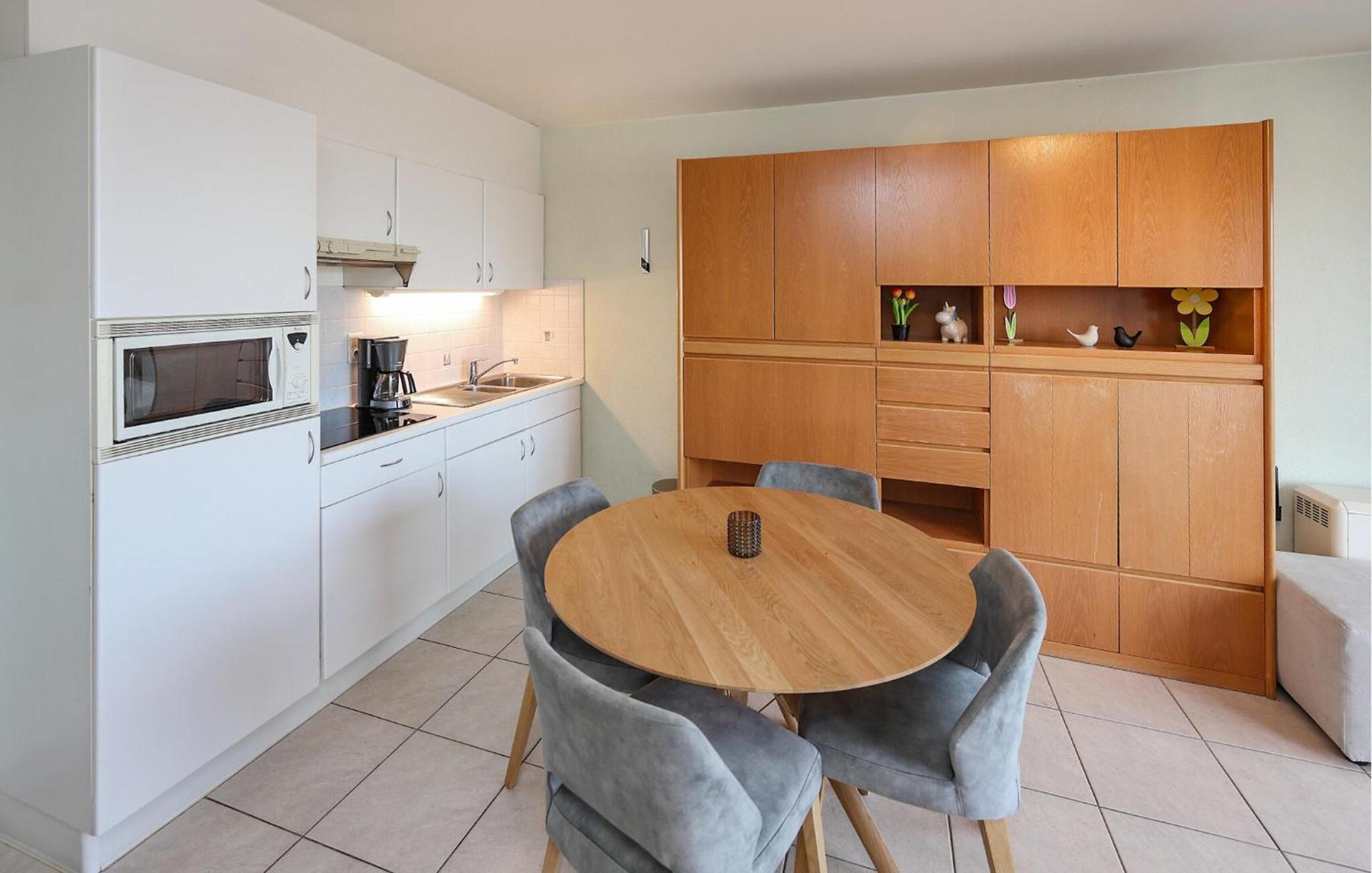 Awesome Apartment In Oostende With House Sea View Εξωτερικό φωτογραφία